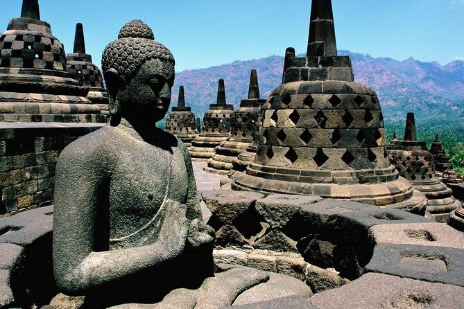 From Semarang port: Borobudur Temple excursion - Cruise Ship Traveler - Visiting Borobudur Temple