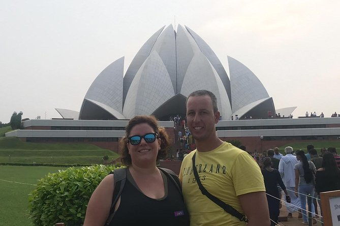 Full-Day Old and New Delhi Private Tour with Qutub Minar - Lunch at a Local Restaurant