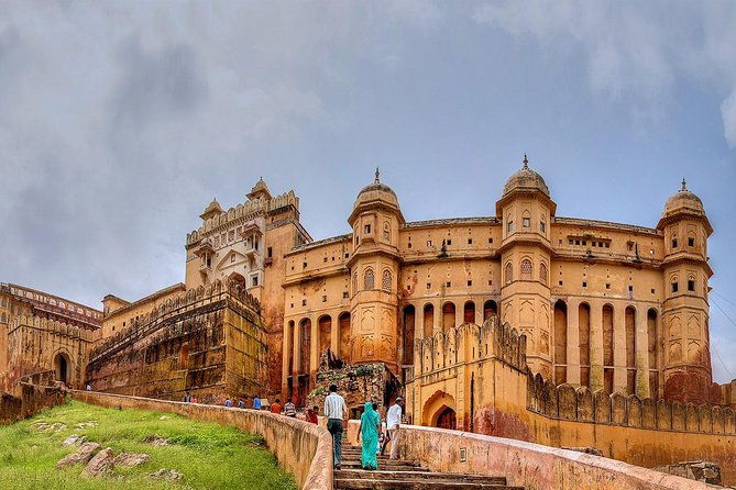 Golden Triangle Tour 3 Nights 4 Days : { Taj Mahal at Sunrise } - The Not-So-Perfect Aspects