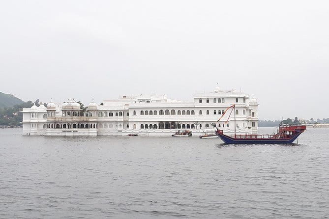 Guided Ghat Walk Experience with Boat Ride in Udaipur with a local - The Guide and Tour Flow
