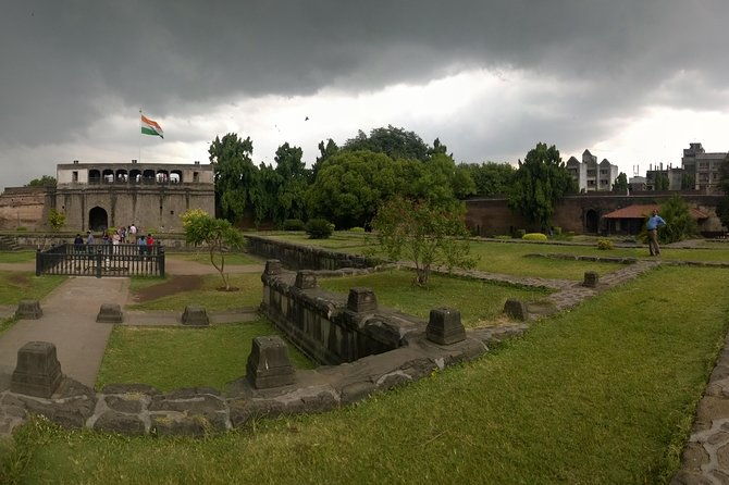 Guided Highlights of Pune Car Tour with a local (4 Hrs Sightseeing in AC Car) - Markets and Forts: Pune’s Living History