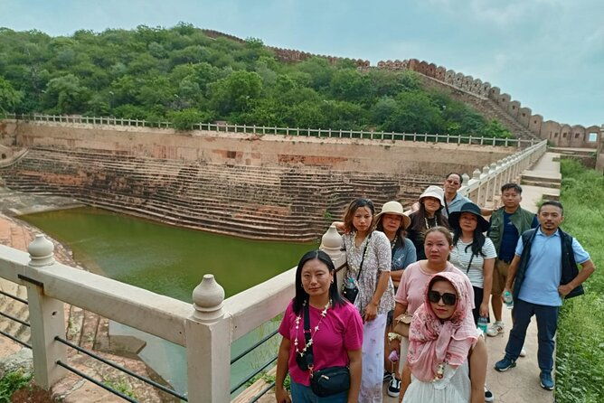 Guided Nahargarh Bicycle Tour with Food Tasting - Stop 2: Govind Dev Ji Temple – Community and Spirituality