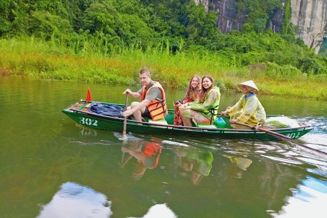 Hoa L Tam Coc & Mua Cave full day Including Buffets Lunch - Exploring Hoa Lu: Vietnam’s First Capital