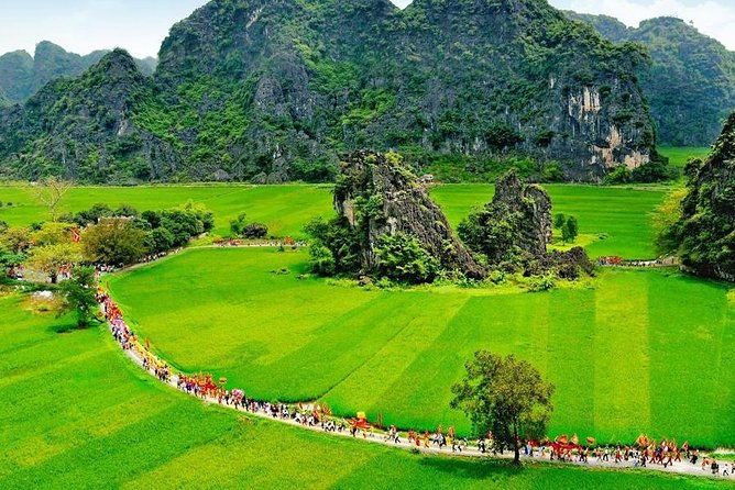 Hoa Lu Tam Coc Full-Day DELUXE Tour Including BUFFET LUNCH & River Boat Ride - The Scenic Escape: Tam Coc Boat Ride