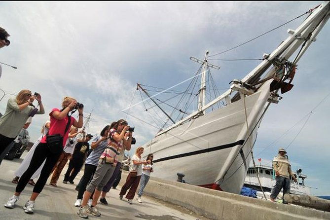 Jakarta Private Tour with local Guide & Lunch - Comfort, Convenience, and Value