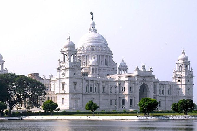 Kolkata tour in private car with guide & lunch for immersive cultural experience - Who Should Book This Tour?