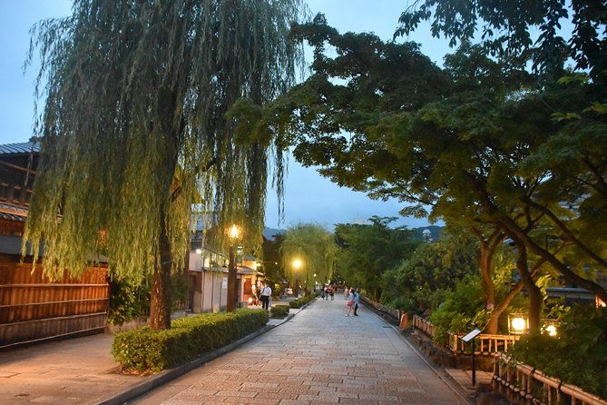 Kyotos Exclusive Private Gourmet Night with Local - Pontocho and Its Nighttime Allure