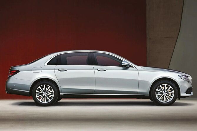 Luxury Taj Mahal Tour by Mercedes - BMW - Audi - What Makes This Tour Stand Out?