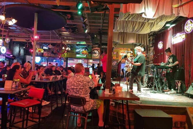 Manila Nightlife And Pub Crawl Tour Makati City - Who Will Love This Tour?