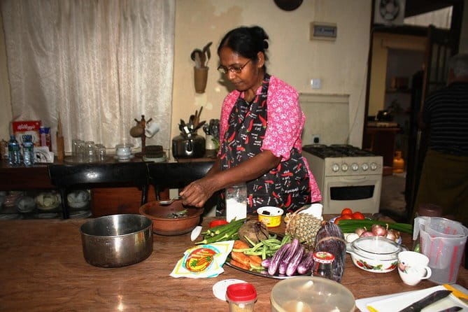 Market Tour and Sri Lankan Cooking Class inside Galle Fort - The Meal and Conversation