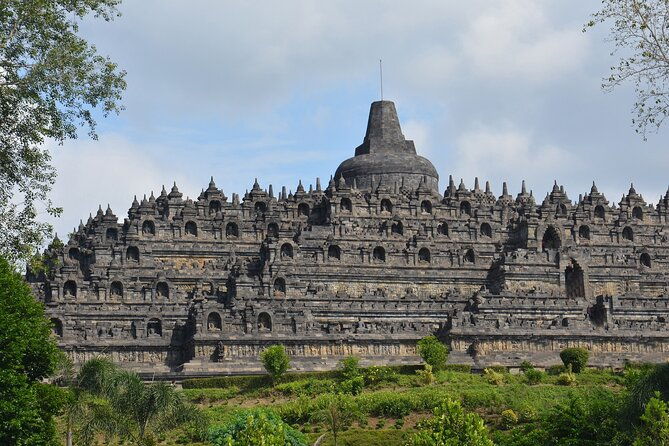 Merapi Sunrise, Borobudur Climb Up Access, and Prambanan Day Tour - Who Should Consider This Tour?