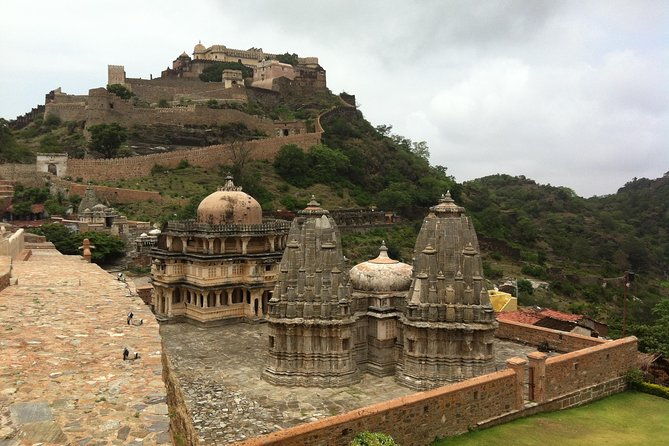 One Way Kumbhalgarh Fort and Jain Temple Tour from Udaipur to Jodhpur - Detailed Itinerary Breakdown