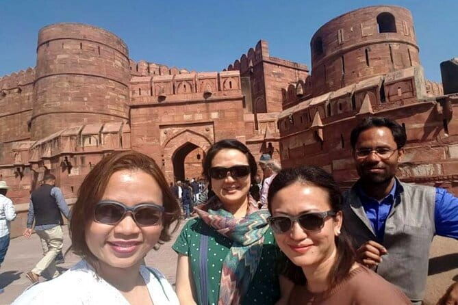 One Way Transfer From New Delhi To Agra Stress Free - Who Will Love This Service?