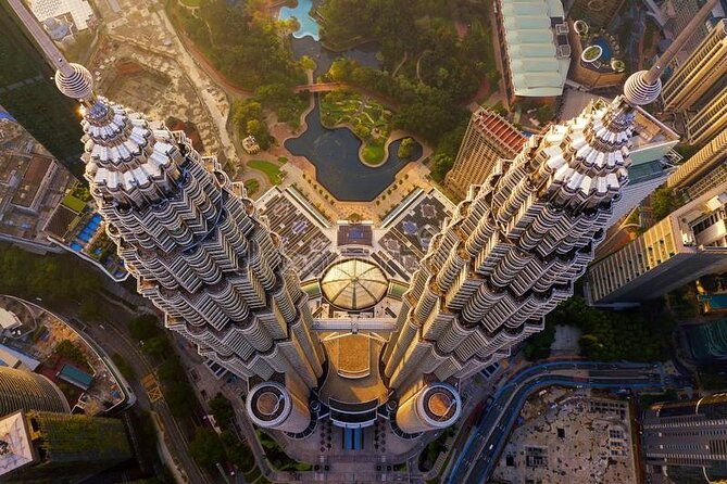 Petronas Twin Tower Skybridge View & Dining Experience Tour with Local Host - Dining at 42nd Floor: An Elevated Meal