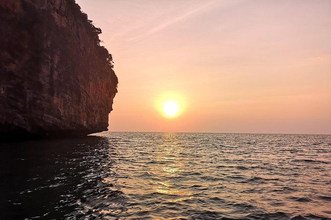 Phi Phi Don & Phi Phi Leh Sunset Trip by Arisa Speed Boat - What’s Included & Whats Not?