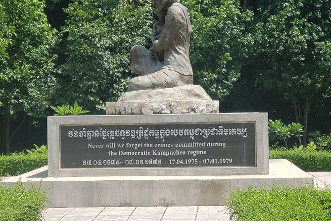 Phnom Penh Haft Day tour Genocide Museum and Killing Field - The Experience in Detail