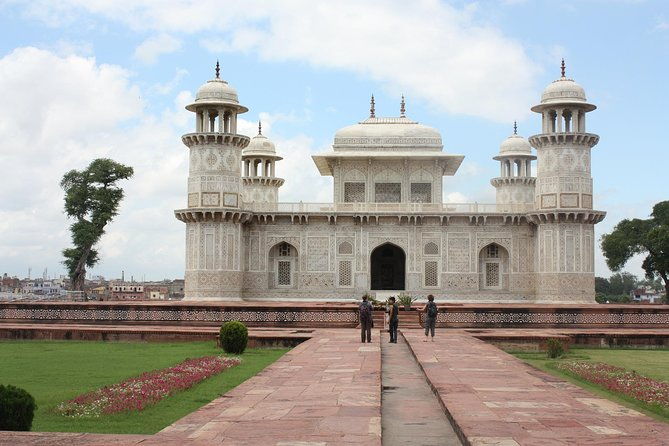 Private Agra Full Day Tour : Taj Mahal, Agra Fort and Baby Taj - Visiting the Taj Mahal