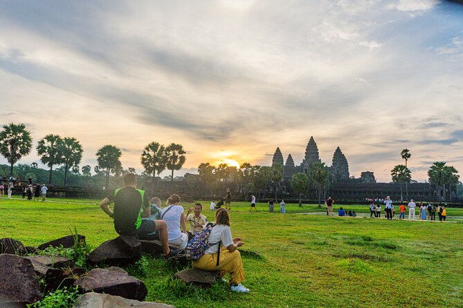 Private Angkor Sunrise Bike Tour Supported By Minivan - Detailed Breakdown of the Itinerary