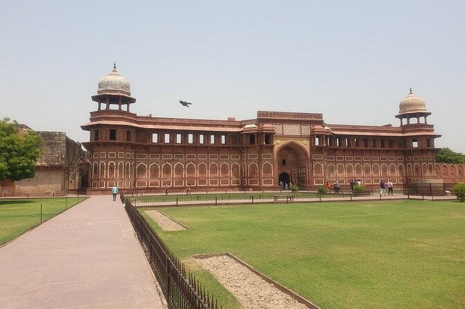 Private Car Tour of Taj Mahal and Agra Fort from Delhi - Lunch at a Five-Star Hotel