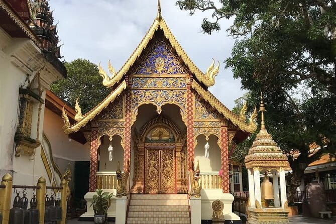 Private Day Tour Doi Suthep Temple and Handicraft Center - Detailed Breakdown of the Itinerary