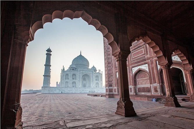 Private Day Tour to Taj Mahal and Agra Fort from Delhi by Car - The Comfort of Convenience: Round-Trip Transportation