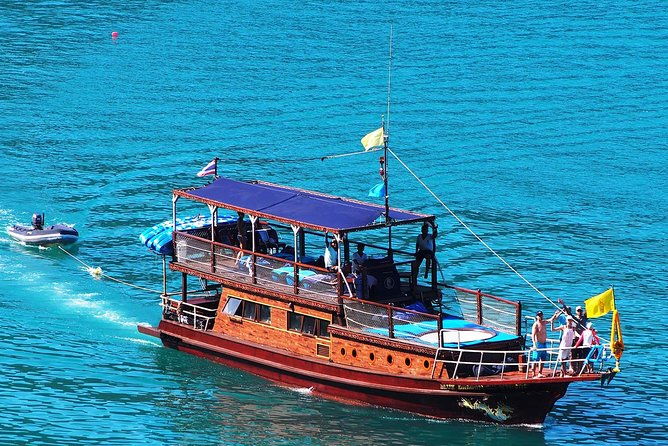 Private Full-Day Blue Dragon Yacht for Snorkeling Koh Tan & Visit Pink Dolphin - A Closer Look at the Yacht: Comfort and Charm