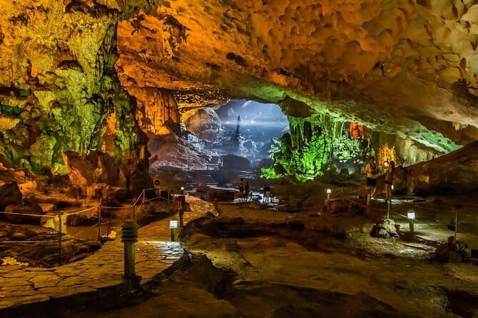 Private Full-Day Tour to Halong Bay from Hanoi - Navigating the Details: What This Tour Offers