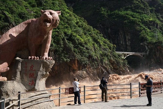 Private Lijiang Day Trip to Upper Tiger Leaping Gorge and Black Dragon Pool - The Itinerary in Detail