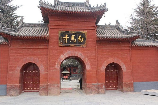 Private Luoyang Day Tour: Longmen Grottoes and White Horse Temple - Lunch and Rest: Sampling Local Flavors