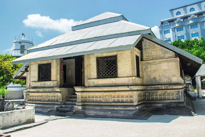 Private Male City Walking Tour with optional Vilimale tour - The Optional Vilimale Island Visit