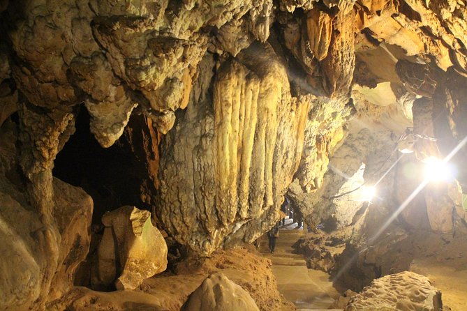 Private tour] Perfect day! Sticky waterfall + ChiangDao Cave + Wat BandenTemple - Exploring the Majesty of Wat Banden