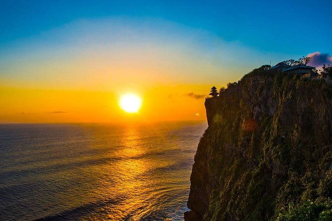 Private Tour Rafting Uluwatu Kecak Dance Sunset and Dinner in Jimbaran Bay - What Travelers Can Expect from Transport & Guides
