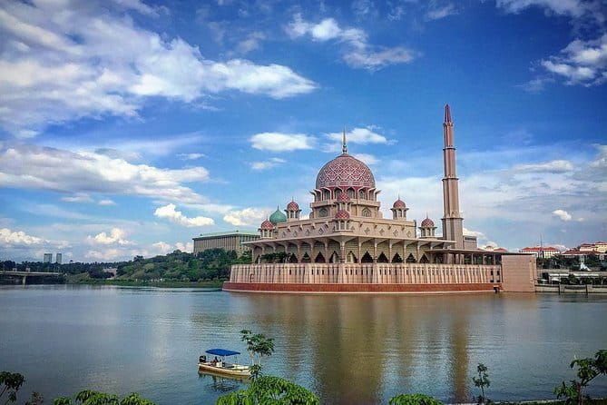 Putrajaya City Tour from Kuala Lumpur with Batu Caves Stopover - FAQ