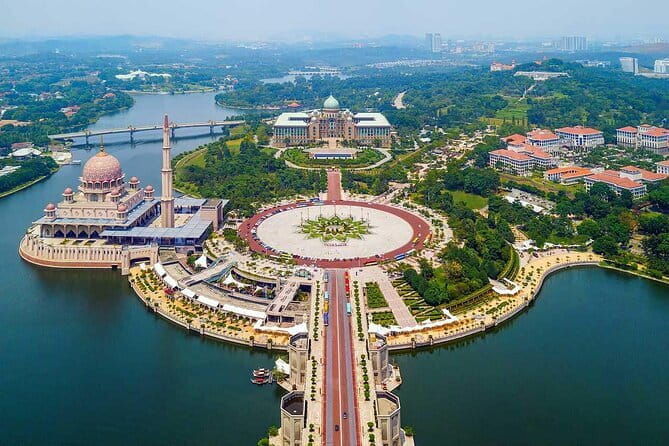 Putrajaya Open Air Tour from Kuala Lumpur with Sight SeeingCruise - A Deep Dive into the Putrajaya Experience