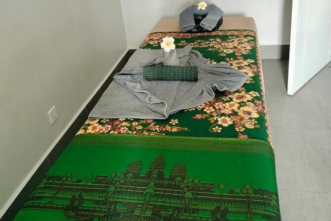 Rejuvenate the Body and Mind with Aromatherapy Oil Massage - The Practical Details