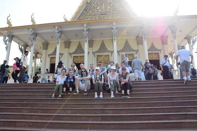 Sightseeing and historical tour in Phnom Penh - Transportation & Pacing
