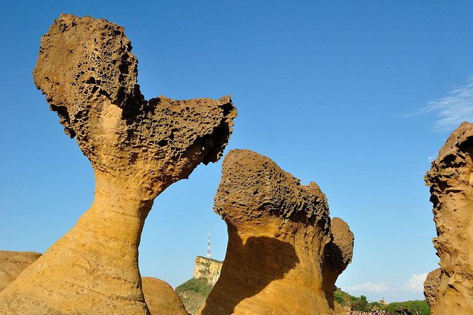 Small-Group Tour: Jiufen, Yehliu Geopark, and Shifen from Taipei - Authentic Experiences and Hidden Gems