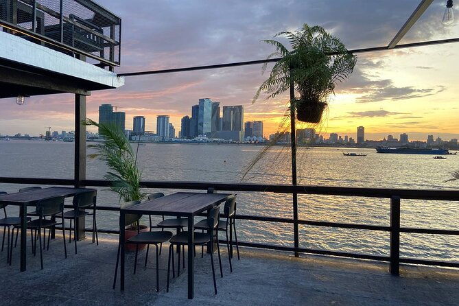 Sunset Cruise: Best view on 3 floors boat & English speak guide - Who Should Consider This Cruise?