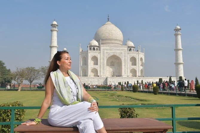 Taj Mahal and Agra Private Day Tour from Jaipur - Midday: Luxurious Buffet Lunch