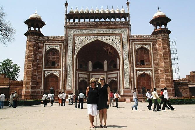 Taj Mahal Day Trip Including Same Day Flights from Mumbai - Returning to Mumbai