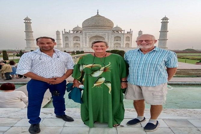 Taj Mahal Private Day Tour by Car with Guide - The Experience of Guided Tours and Private Transport