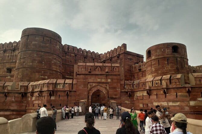 Taj Mahal Private Day Tour From Delhi with Transportation - Visiting the Taj Mahal