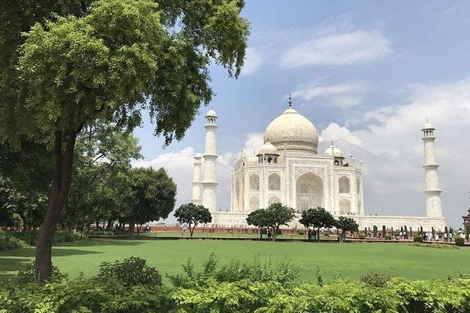 Taj Mahal Tour by Gatimaan Express Train With Lunch At 5 Star Hotel - Starting the Day: From Delhi to Agra