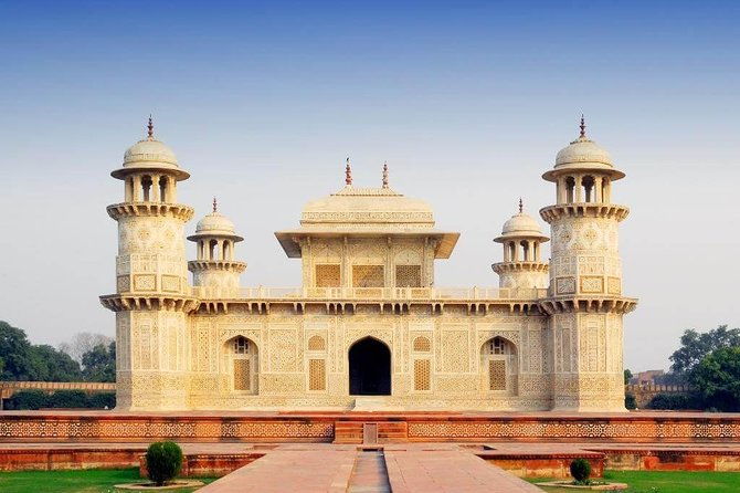 Taj Mahal Tour by Gatimaan Train/Rail All Inclusive - Exploring Agra Fort