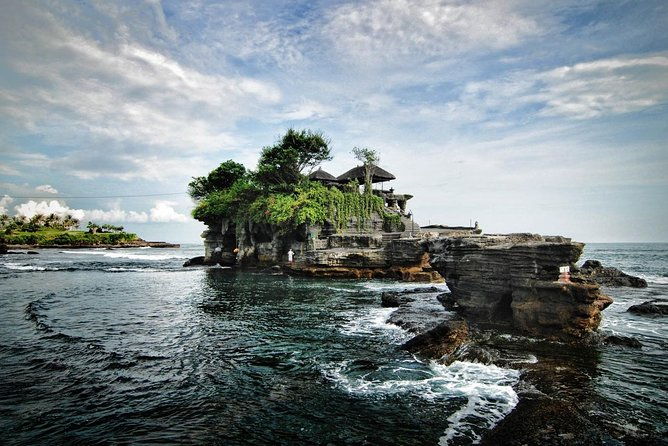 Tanah Lot Temple and Uluwatu Temple Tour with Shopping - Why This Tour Works Well