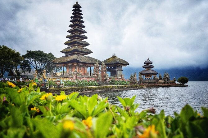 Tanah Lot Tour: Discover Balis Iconic Temple and Stunning Views - Authentic Experiences and Insights from Reviewers