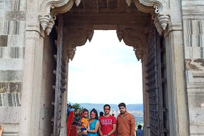 Udaipur Sightseeing Tour By Car With Guide - In-Depth Look at the Itinerary