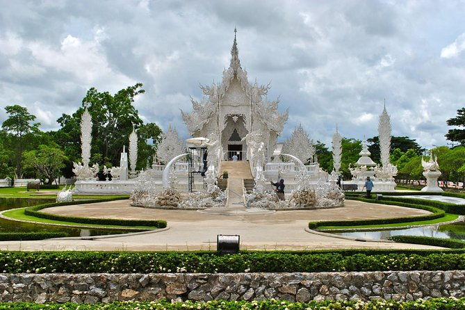 White Temple-Black House & Blue Temple Tour From Chiang Mai - Why This Tour Delivers Great Value
