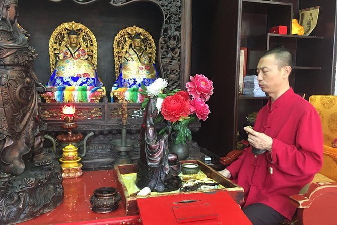 3-Hour Private Walking Tour including Monk Blessing Ceremony at Lama Temple - Exploring Beijing’s Temples: A Private 3-Hour Walking Tour with Monk Blessing