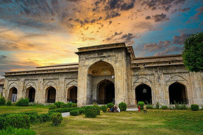 5 Days Kashmir Beauty Tour with Accommodation and Transport - The Experience in Context: What Travelers Say